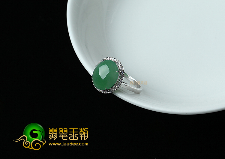冰种翠色镶白金钻石戒指