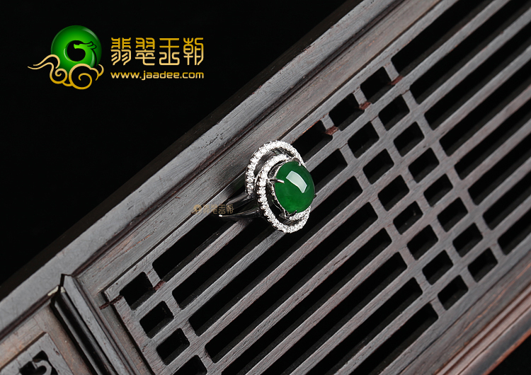冰种阳绿镶白金戒指