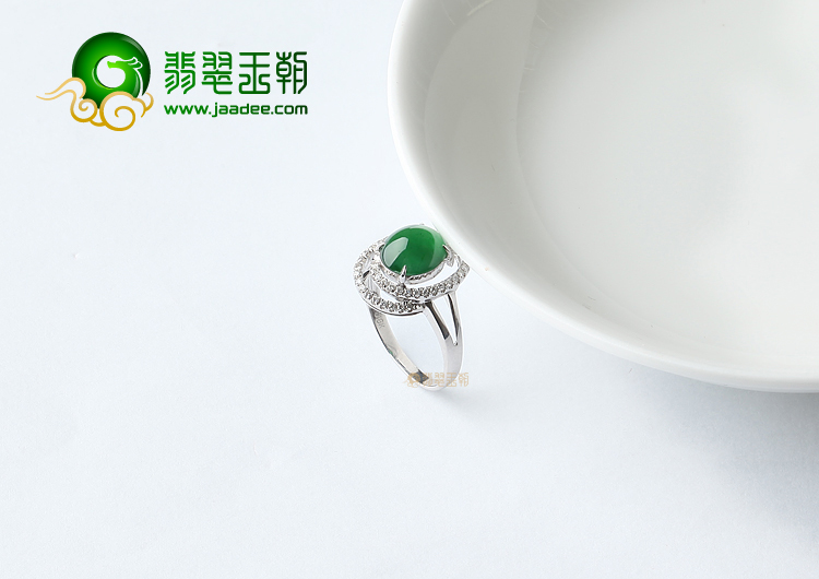冰种阳绿镶白金戒指
