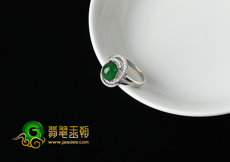 冰种阳绿镶白金戒指