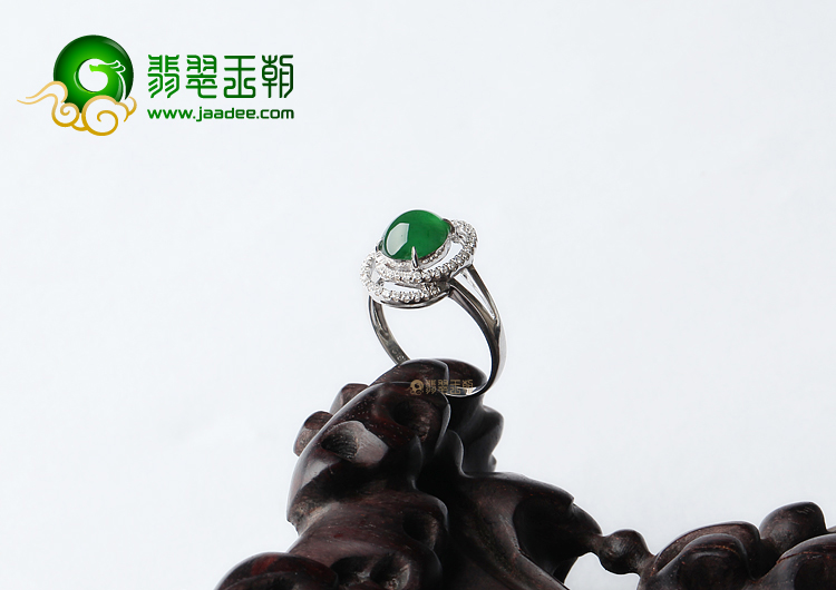 冰种阳绿镶白金戒指