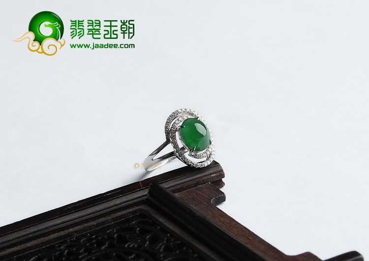 冰种阳绿镶白金戒指