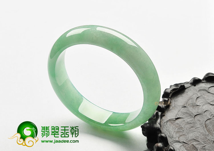 (超值推荐)冰种翠色手镯(59.7mm)