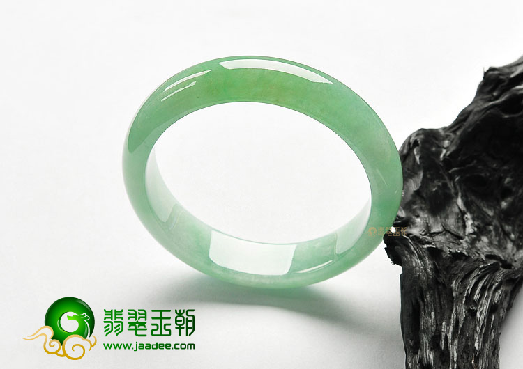 (超值推荐)冰种翠色手镯(59.7mm)
