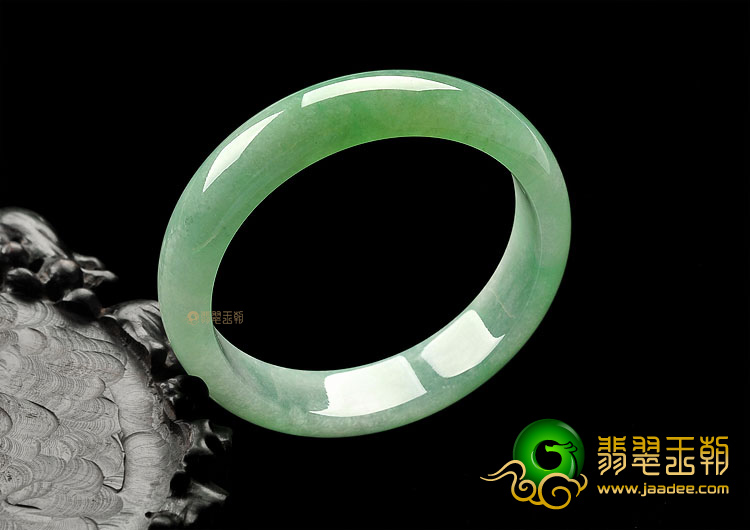 (超值推荐)冰种翠色手镯(59.7mm)