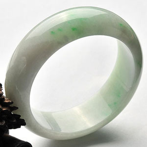 (超值推荐)糯冰种晴水略飘翠手镯(58.5mm)