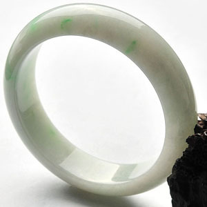 (超值推荐)糯冰种晴水略飘翠手镯(58.5mm)