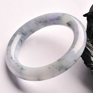 （超值推荐）糯冰种淡紫罗兰飘花圆条手镯(55.7mm)