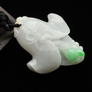 糯冰种飘翠玉兰花挂件