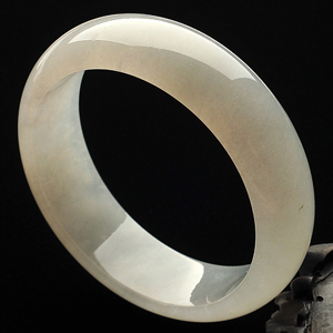 糯冰种白色略飘花手镯(57.6mm)