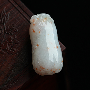(超值推荐)糯冰种飘红花福瓜挂件
