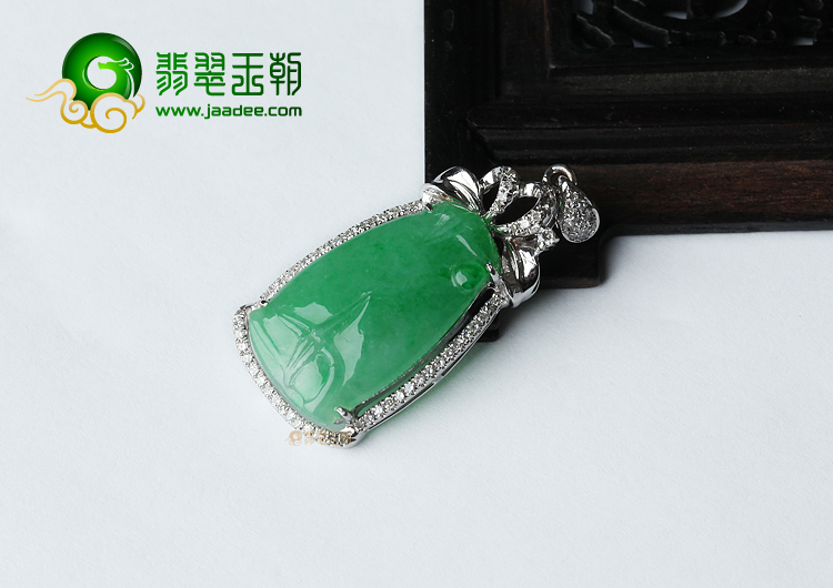糯冰种苹果绿镶白金节节高胸坠