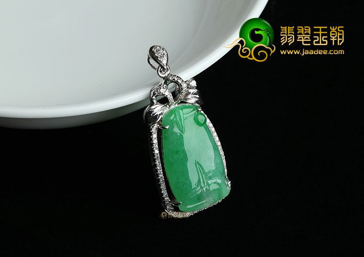 糯冰种苹果绿镶白金节节高胸坠