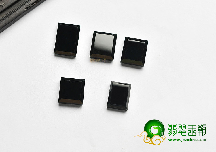冰玻种墨翠戒面(单价)