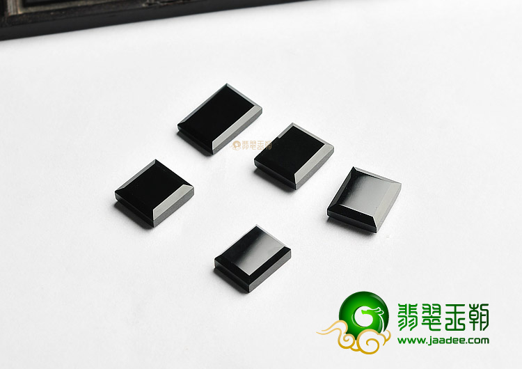 冰玻种墨翠戒面(单价)