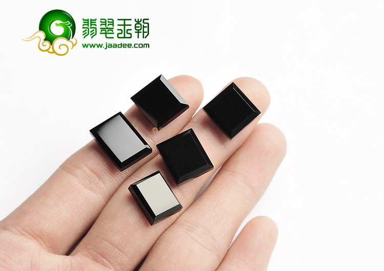 冰玻种墨翠戒面(单价)