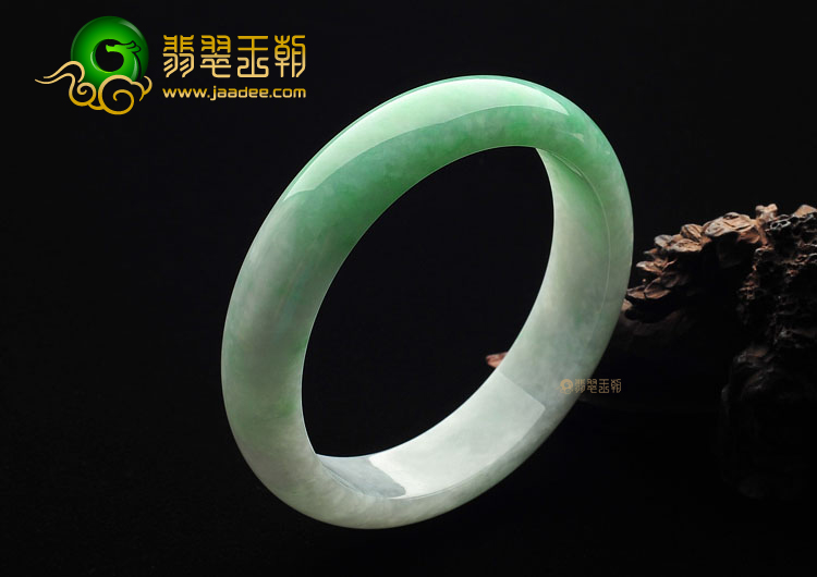 (超值推荐)糯冰种豆绿手镯(60.1mm)