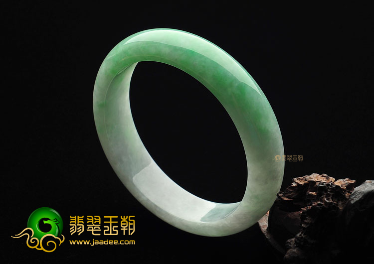 (超值推荐)糯冰种豆绿手镯(60.1mm)