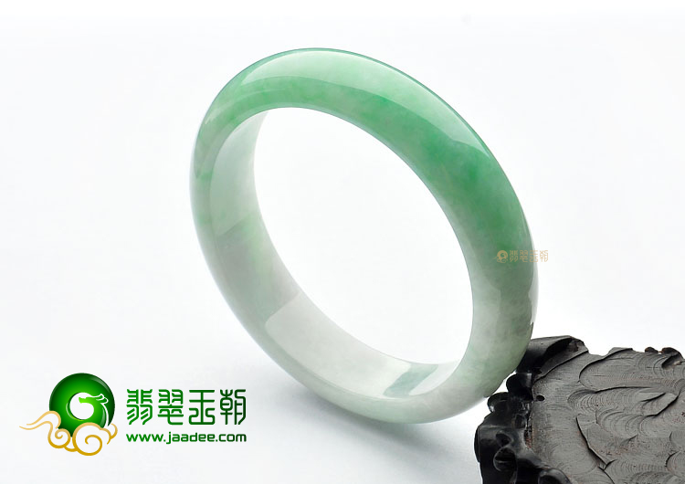 (超值推荐)糯冰种豆绿手镯(60.1mm)