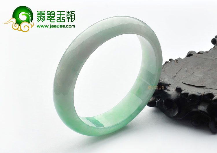 (超值推荐)糯冰种豆绿手镯(60.1mm)