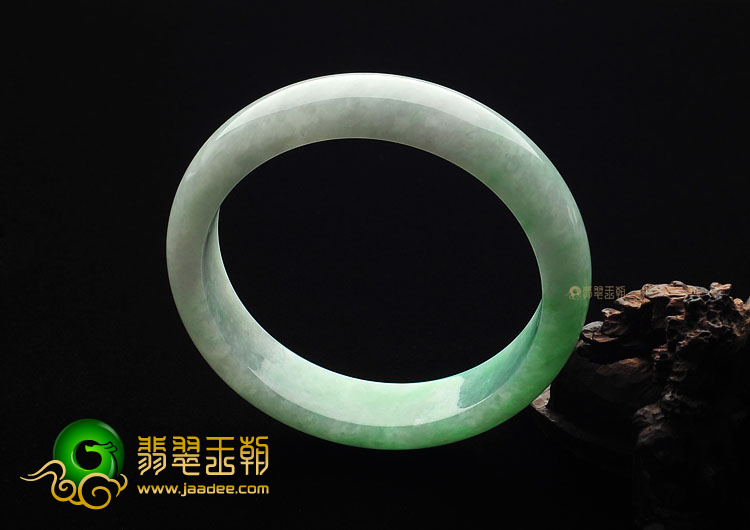 (超值推荐)糯冰种豆绿手镯(60.1mm)