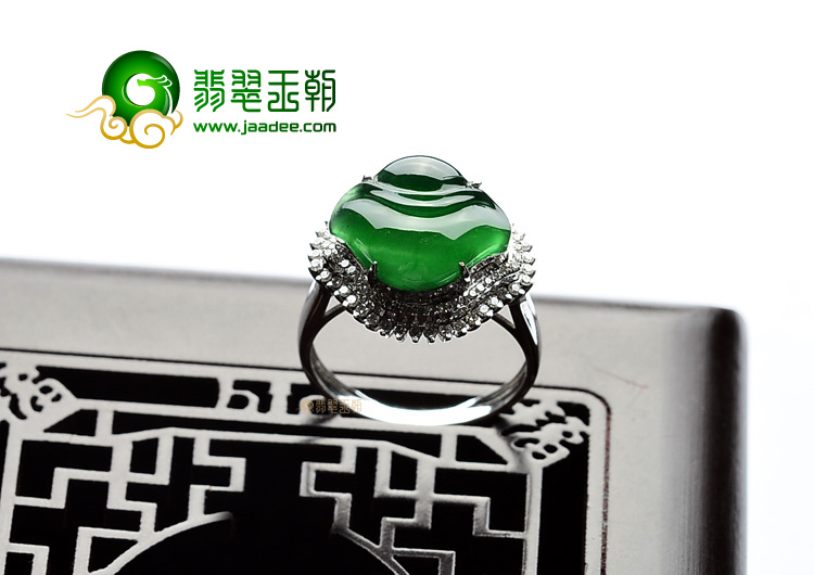 (超值推荐)冰种深绿镶白金戒指(真钻)