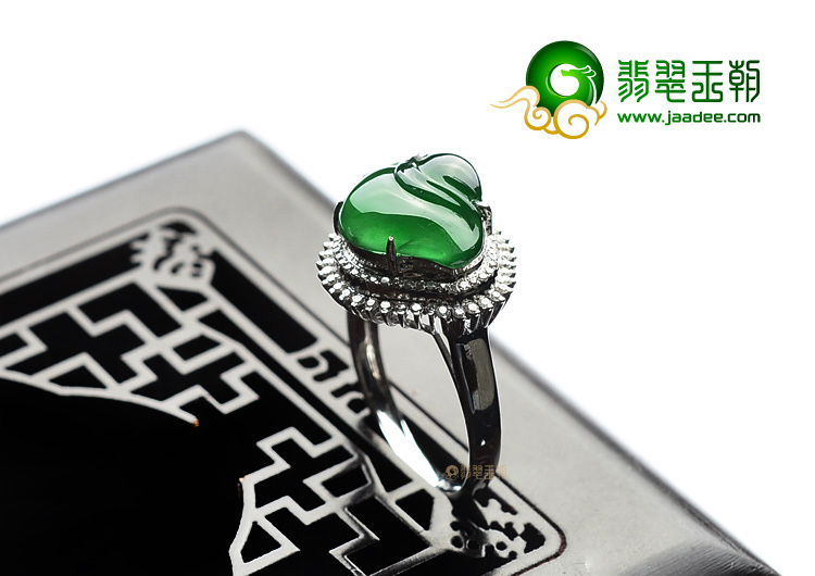 (超值推荐)冰种深绿镶白金戒指(真钻)