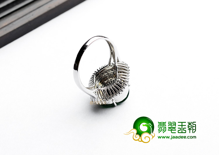 (超值推荐)冰种深绿镶白金戒指(真钻)