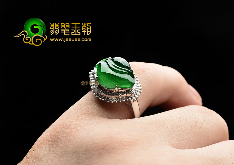 (超值推荐)冰种深绿镶白金戒指(真钻)