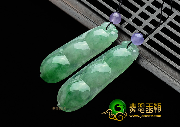 (超值推荐)糯冰种飘翠四季豆挂件(一对)