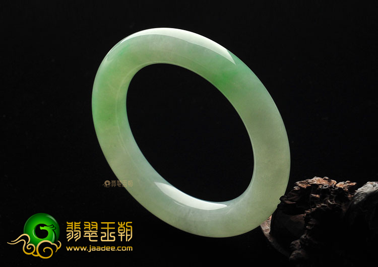 (超值推荐)冰种绿晴水圆条手镯(55.7mm)