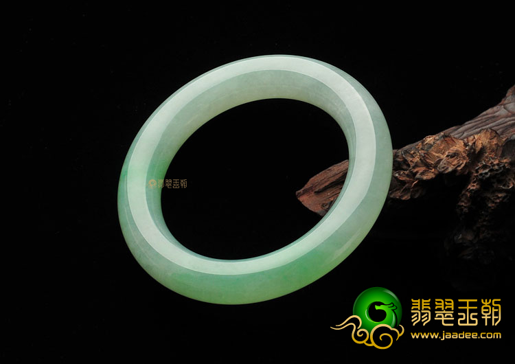 (超值推荐)冰种绿晴水圆条手镯(55.7mm)