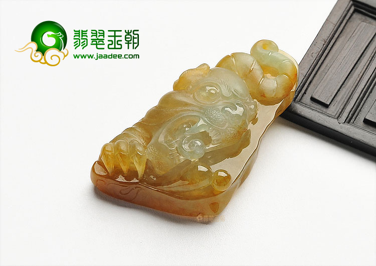 冰种褐黄翡虎虎生威挂件