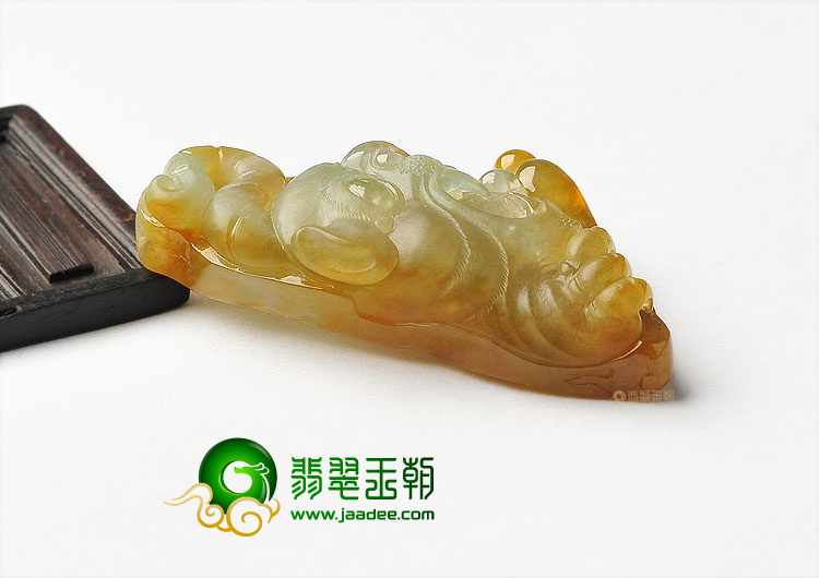 冰种褐黄翡虎虎生威挂件