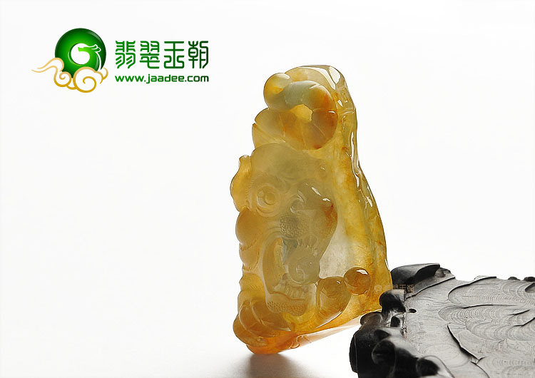 冰种褐黄翡虎虎生威挂件