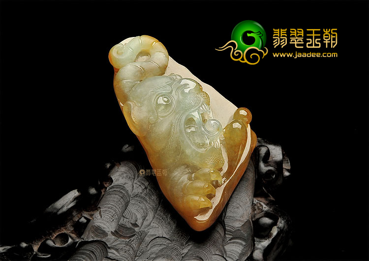 冰种褐黄翡虎虎生威挂件