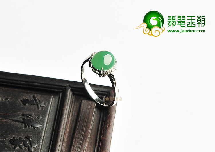 冰种晴水镶白金钻石戒指