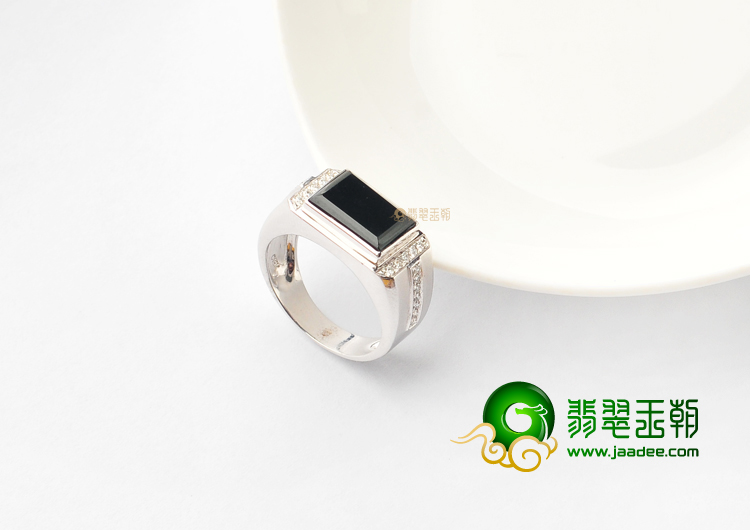 （一口价扫货）冰玻种墨翠镶白金钻石戒指（男戒）
