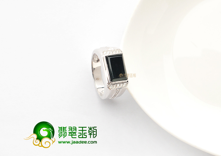 （一口价扫货）冰玻种墨翠镶白金钻石戒指（男戒）