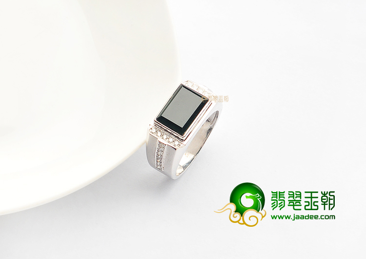 （一口价扫货）冰玻种墨翠镶白金钻石戒指（男戒）