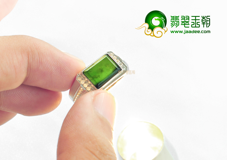 （一口价扫货）冰玻种墨翠镶白金钻石戒指（男戒）