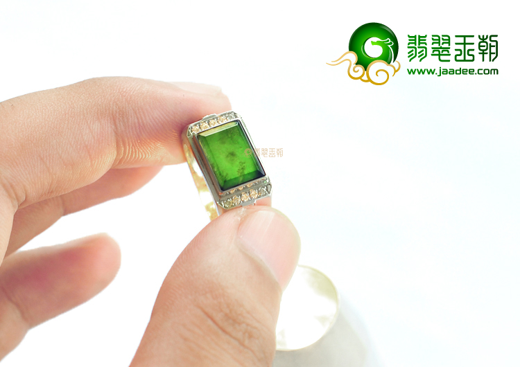 （一口价扫货）冰玻种墨翠镶白金钻石戒指（男戒）
