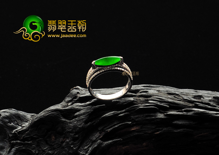（一口价扫货）冰种阳绿镶白金钻石戒指