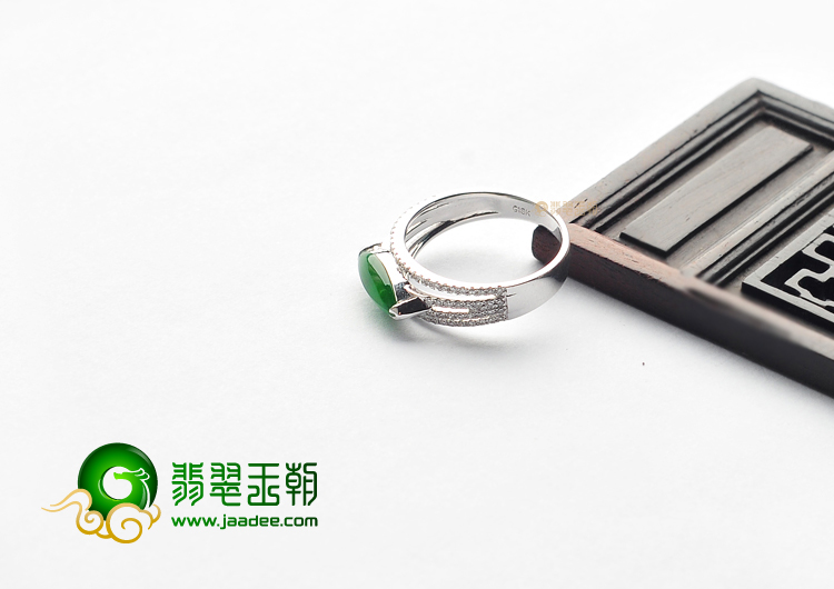 （一口价扫货）冰种阳绿镶白金钻石戒指
