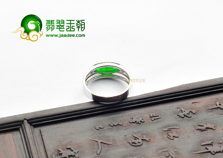 （一口价扫货）冰种阳绿镶白金钻石戒指
