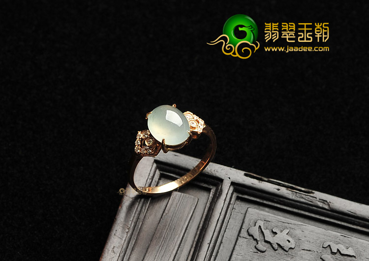 冰种淡晴水镶玫瑰金钻石戒指