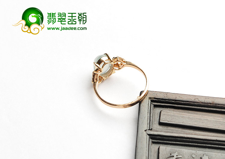 冰种淡晴水镶玫瑰金钻石戒指