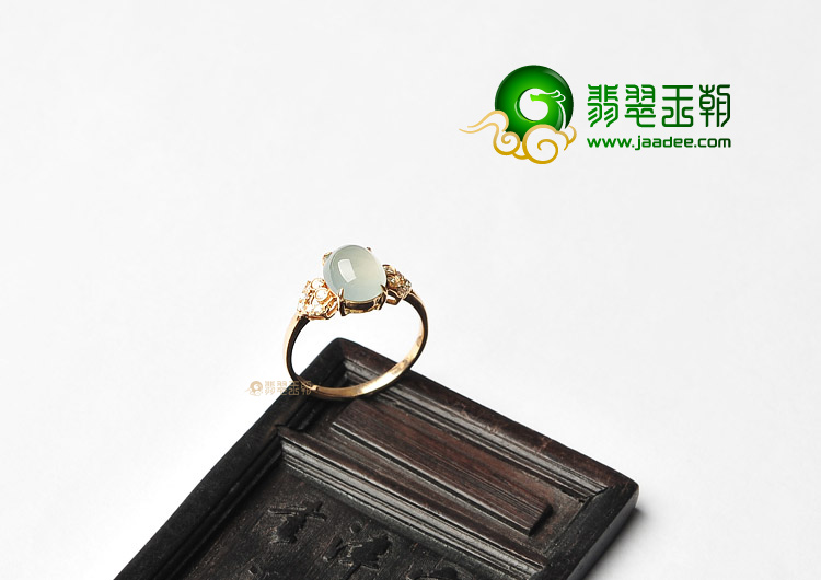冰种淡晴水镶玫瑰金钻石戒指
