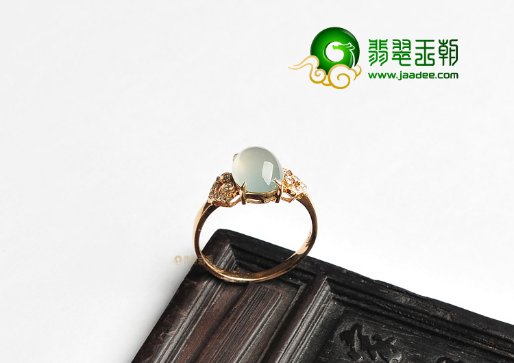 冰种淡晴水镶玫瑰金钻石戒指