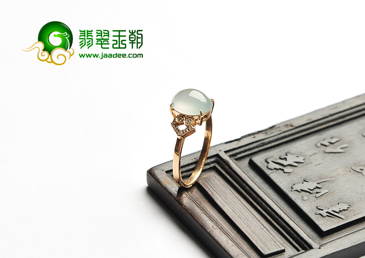 冰种淡晴水镶玫瑰金钻石戒指